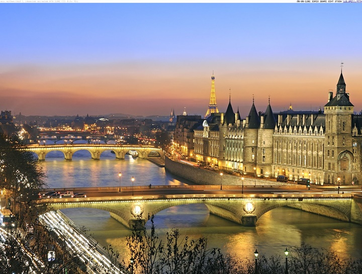 Paris sen nehrinin gece çekilmiş fotoğrafları