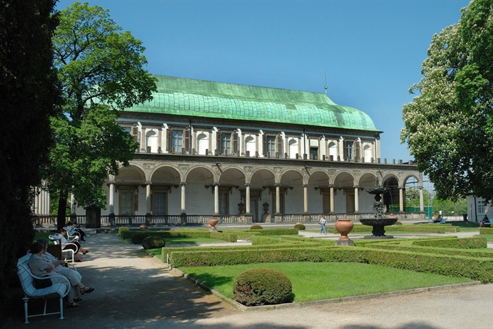 Prag Royal Garden - Prag Kalesinin Bahçesinde yer alan kraliçenin evi Belvedere