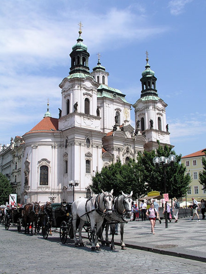 Prag-St.-Nicholas-church-kilisesi-old-town-hakkında-bilgi.