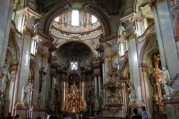 Prag St. Nicholas church kilisesinin ( old town ) içi