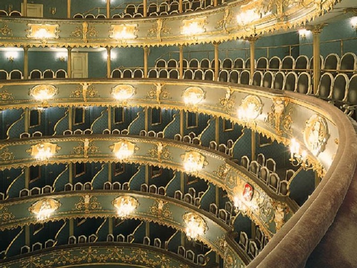 Prag devlet tiyatrosunda yapılan gösteriler