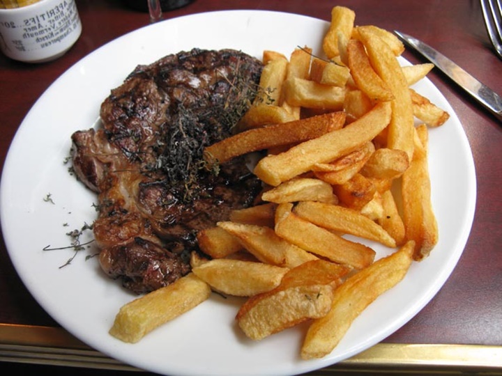 parisin en meşhur yemeği - steak frites - pariste biftek ve patates kızartması