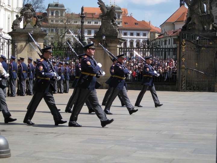 prag Changing of the guards - prag kalesinde asker değişimi