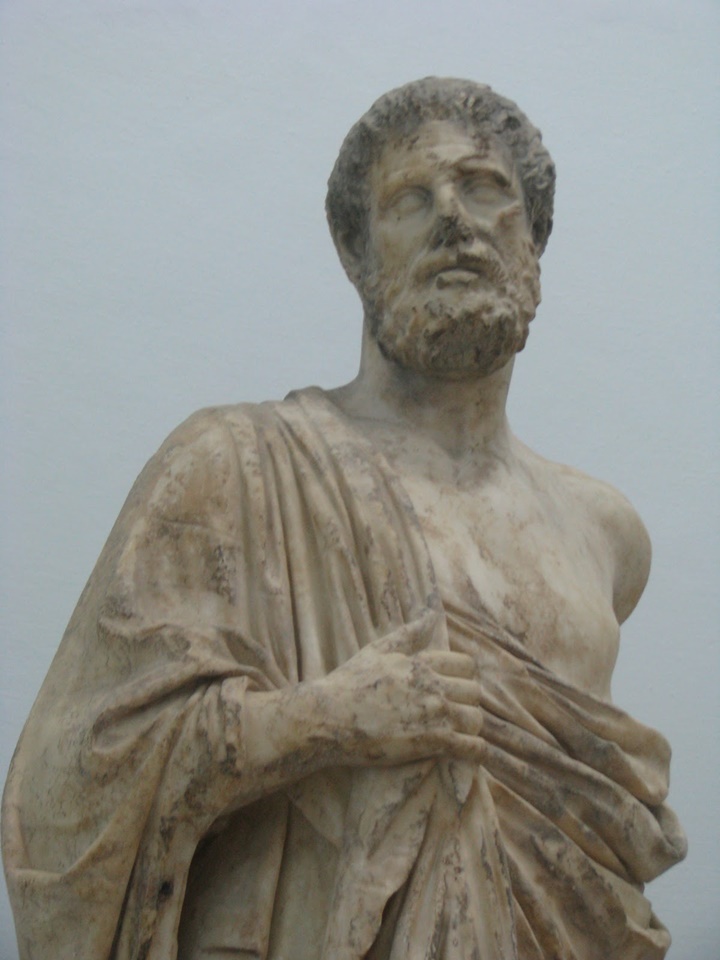 Kos arkeoloji müzesinde sergilenen eserler - kos hipokrat heykeli