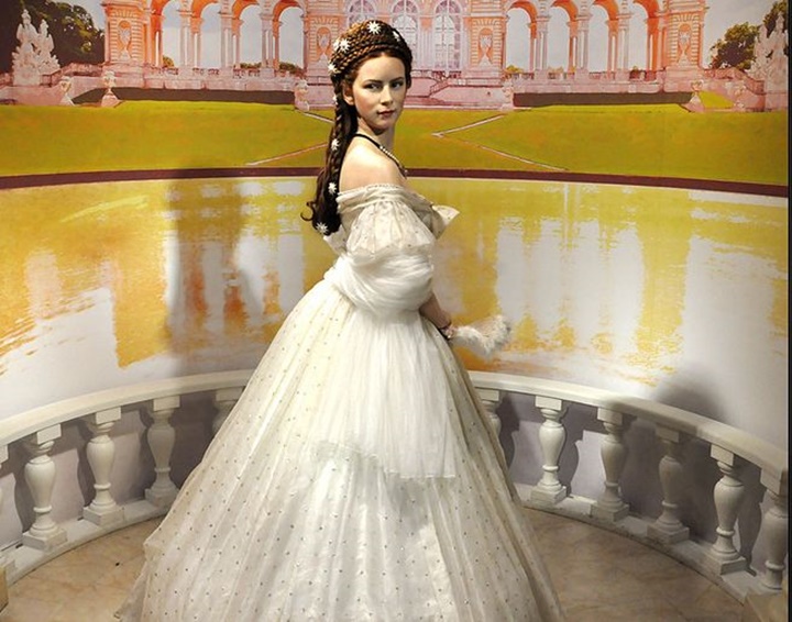 Viyana Hofburg Sisi müzesinde sergilenen eserler