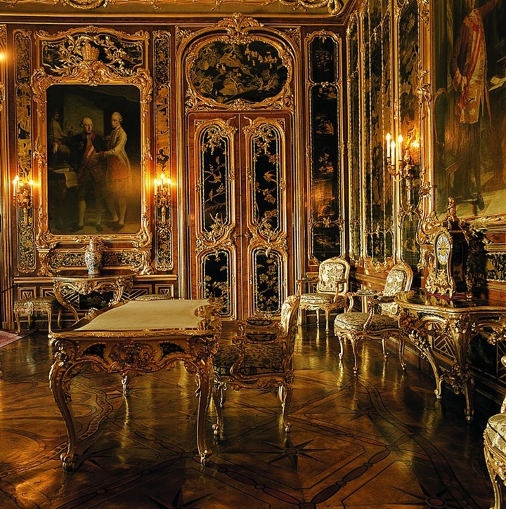 Viyana Schönbrunn sarayının salonlarından biri