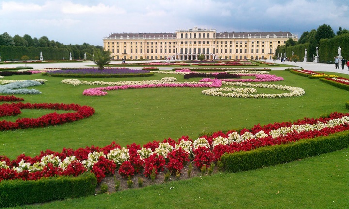 Viyana schönbrunn imparatorluk sarayının bahçesi