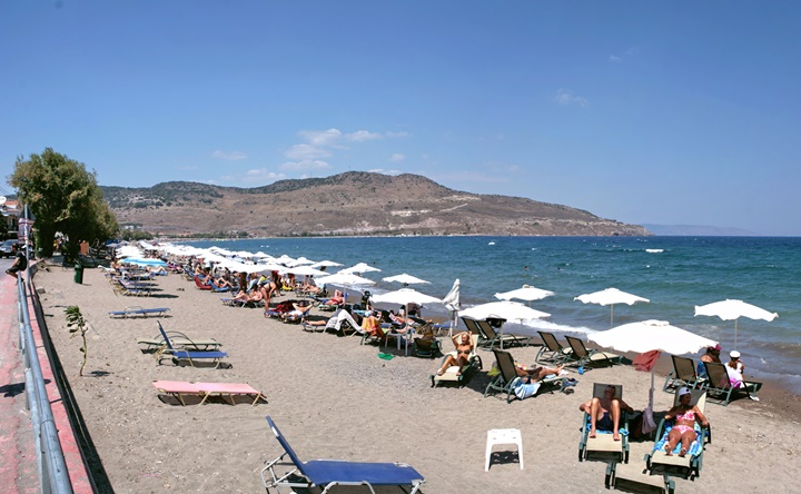 midilli adası petra plajı