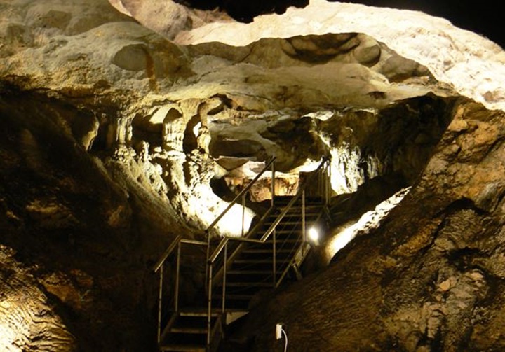 Sakız Adası Agio Galas Mağarasının içi