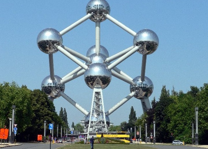 Brüksel Atomium Bİnası