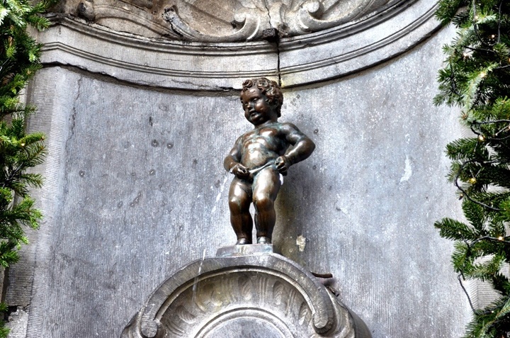 Brüksel işeyen çocuk heykelinin hikayesi