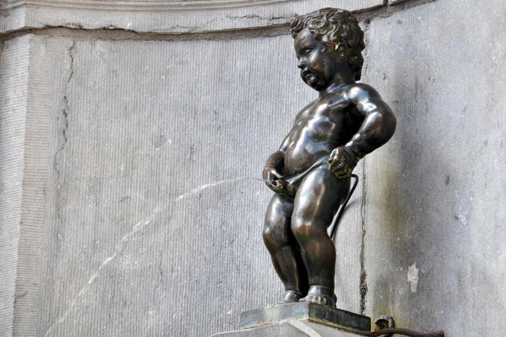 Brüksel İşeyen Çocuk Heykeli