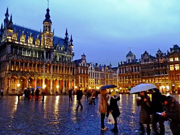 brükselde gezilecek yerler - Grand place meydanı