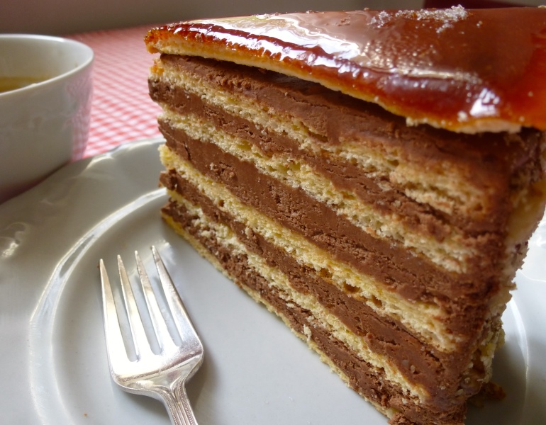 budapeştenin meşhur tatlısı- Dobos torta