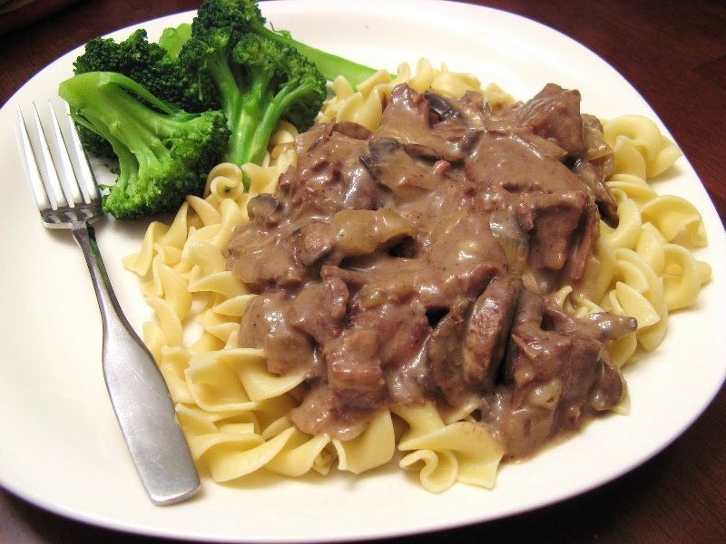 st. petersburgun meşhur yemekleri - beef stragonof