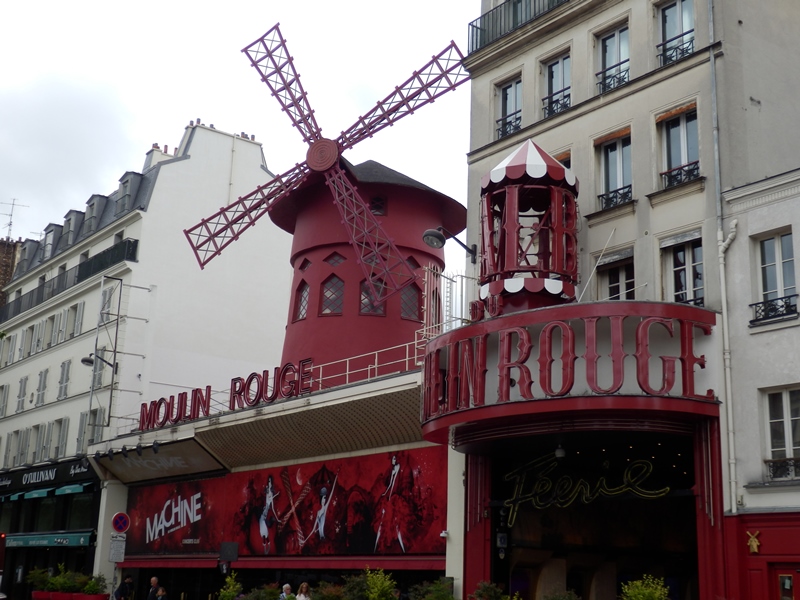 Paris moulin rouge