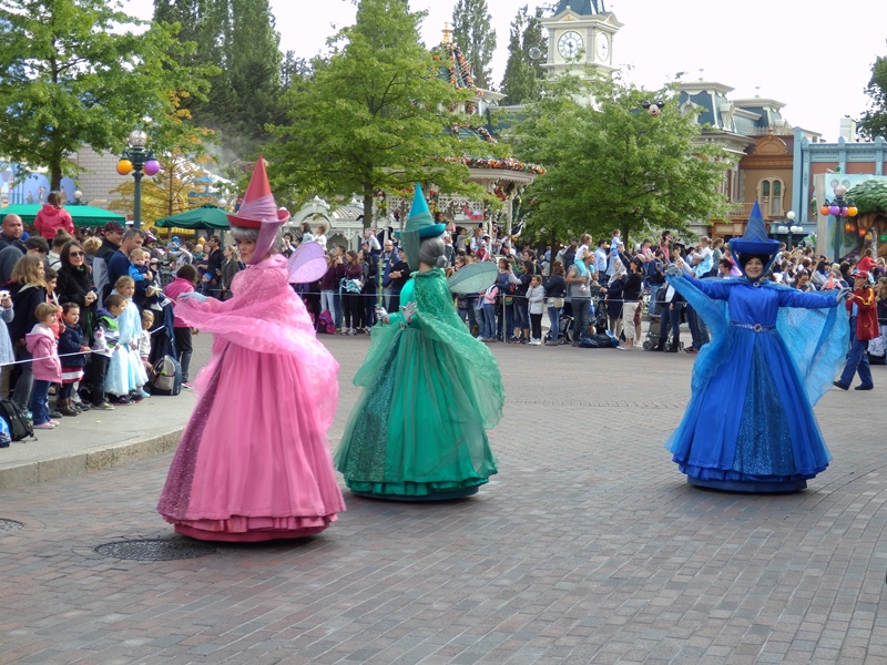 Disneyland karakter dansları