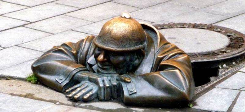 bratislavada yer alan heykelelr