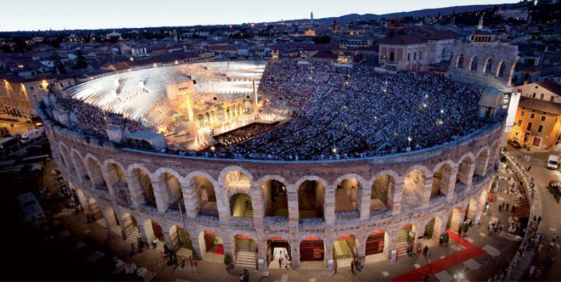 Arena di Verona ( Verona Arenası )