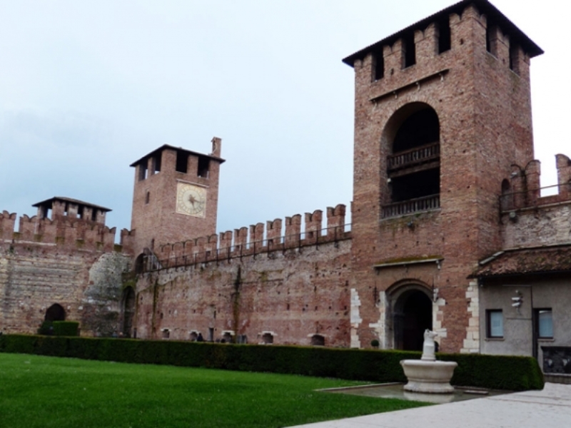 Castelvecchio ( Eski kale ) - veronada gezilecek tarihi yapılar
