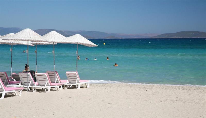 çeşmedeki en güzel plajlar - çeşme altınkum plajı