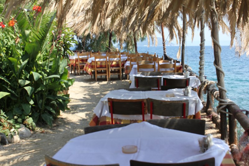 Halkidki neos marmaras da yeme içme