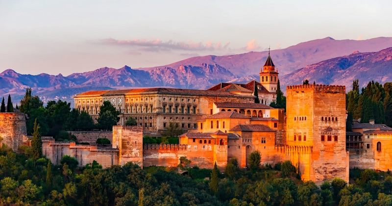 Granada Gezilecek Yerler