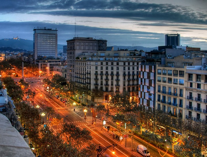 barcelona da yer alan ünlü caddeler - Barcelona Passeig De Gracia Caddesi