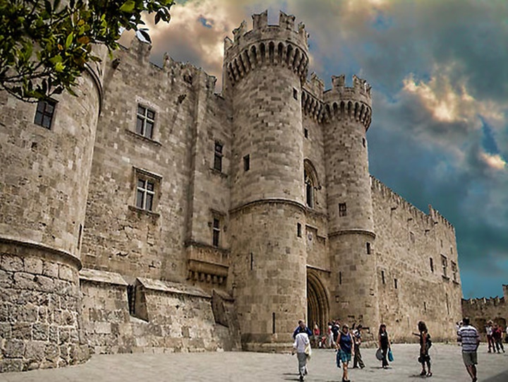 Rodos Büyük Üstatlar ( Grand Masters ) Sarayının içinde sergilenen eserler