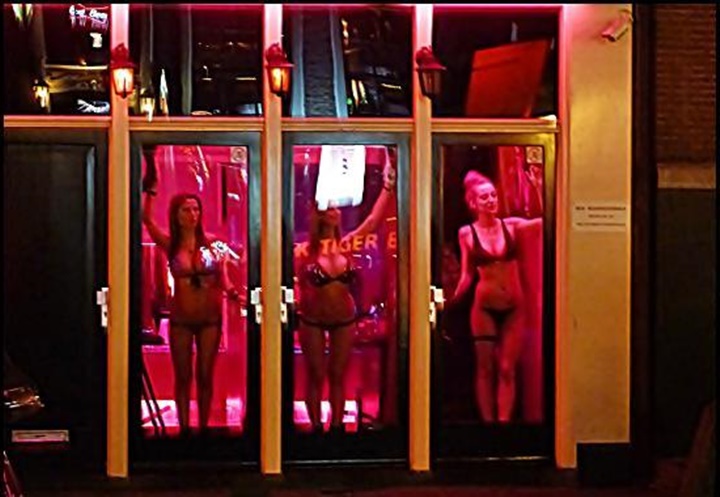 Amsterdam kırmızı lambalı evler